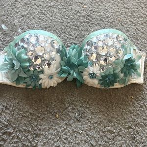 Rave bra